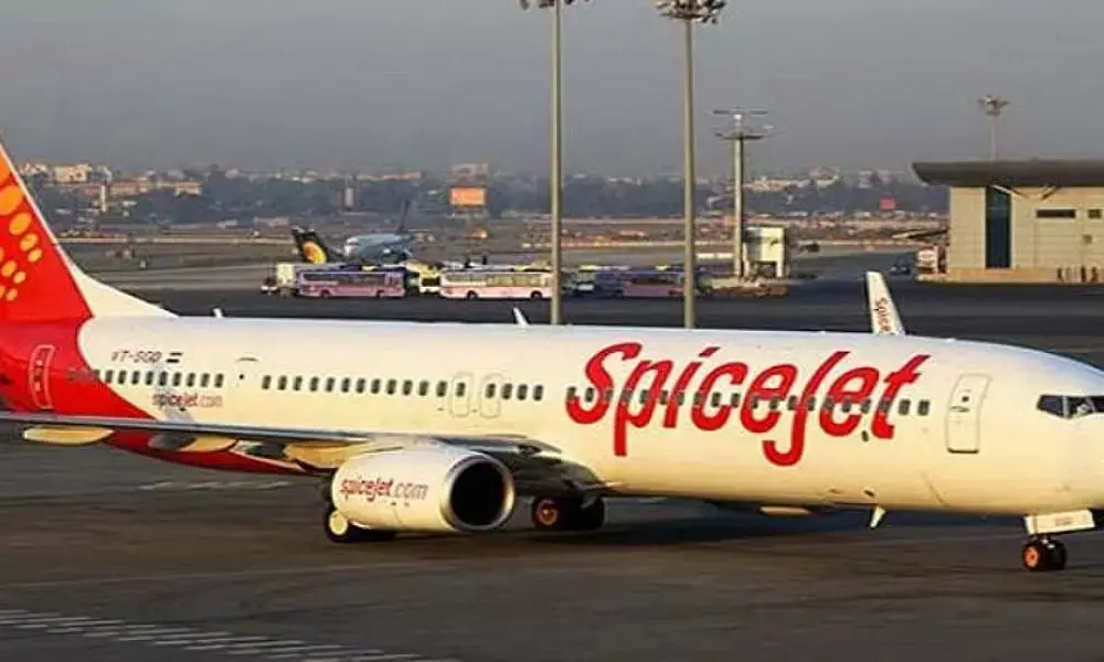 Hyderabad-Tirupati SpiceJet Flight Returns Mid-Air Due to Technical Snag, Lands Safely at RGI Airport Hyderabad-Tirupati SpiceJet Flight Returns Mid-Air Due to Technical Snag, Lands Safely at RGI Airport