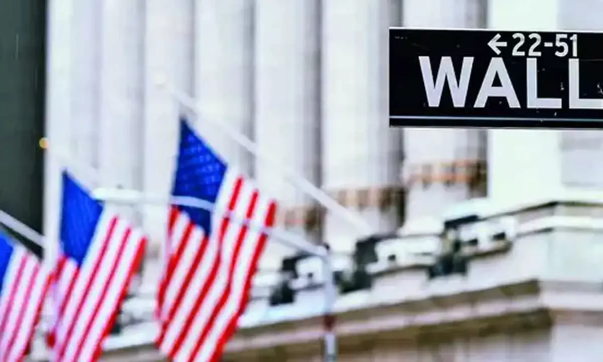 Wall Street Holds Its Breath: Geopolitics and Economic Data Drive Cautious Outlook