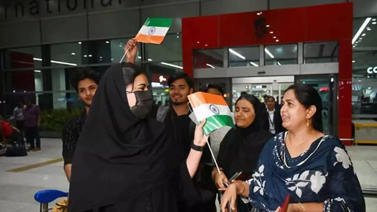 Operation Sindhu: Indian Evacuees Land Safely in Delhi Amid Cheers of Bharat Mata Ki Jai