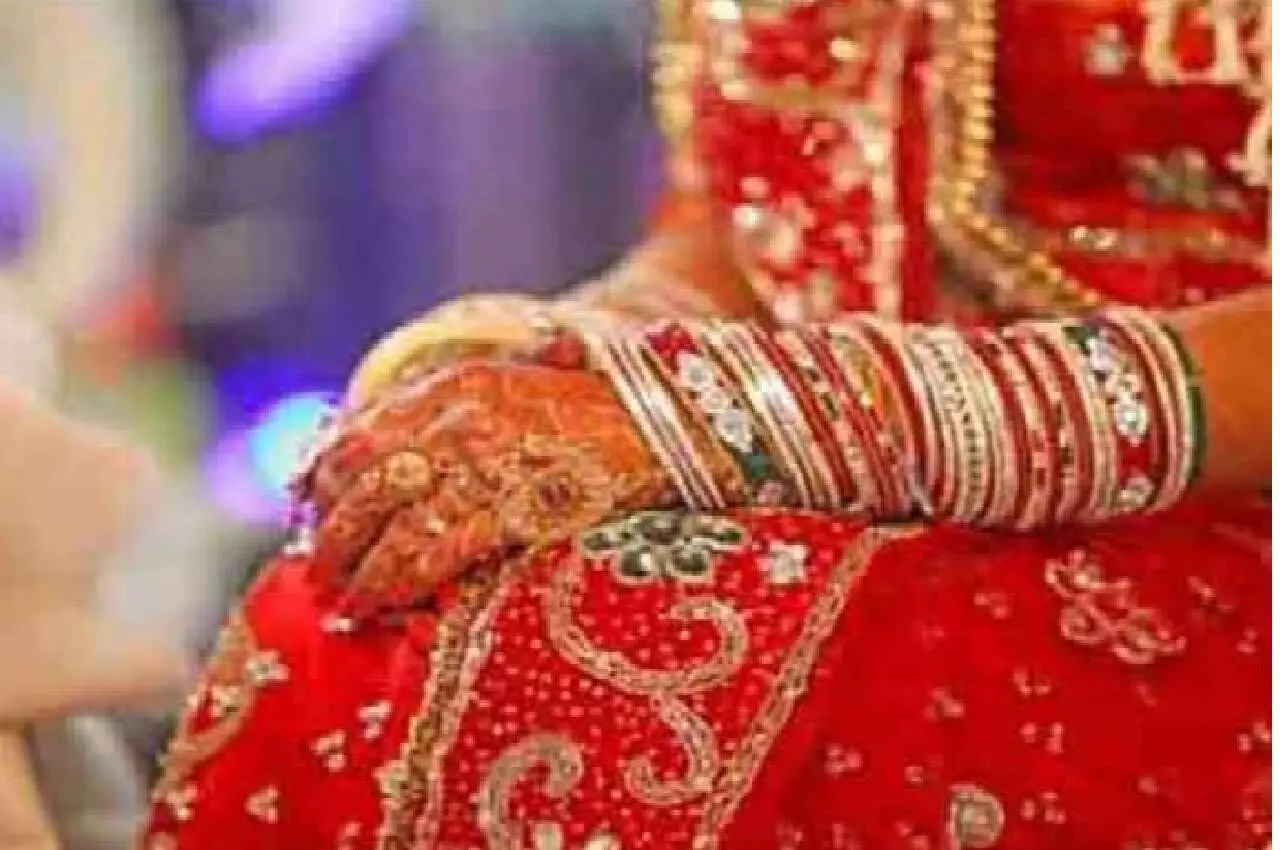 Prayagraj Bride Threatens Groom with Knife on Wedding Night, Elopes with Nephew Prayagraj Bride Threatens Groom with Knife on Wedding Night, Elopes with Nephew