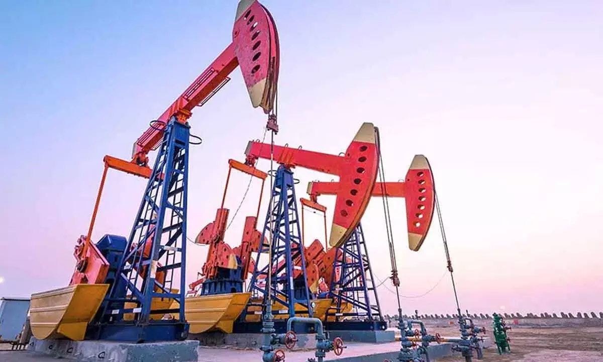 Oil Prices Edge Up as US Inventory Draw Signals Robust Demand