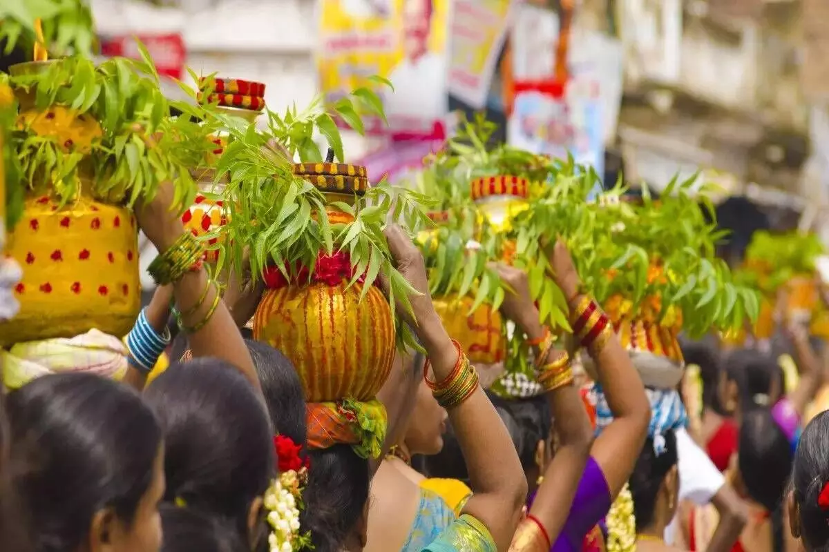 Hyderabad Police Issues Traffic Advisory, Parking Plan for Golconda Bonalu 2025 Hyderabad Police Issues Traffic Advisory, Parking Plan for Golconda Bonalu 2025