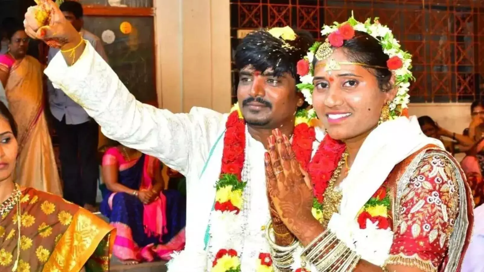 Telangana Shock: Newlywed Man Murdered Weeks After Wedding; Wife and Her Lover Among 8 Arrested Telangana Shock: Newlywed Man Murdered Weeks After Wedding; Wife and Her Lover Among 8 Arrested