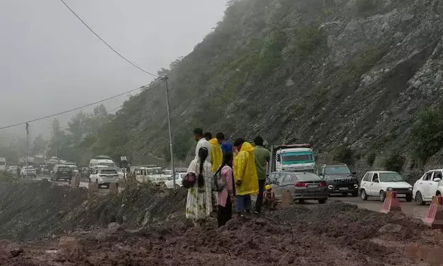 Heavy Rain Triggers Landslide Warnings in 18 Himachal Areas; 259 Roads Closed