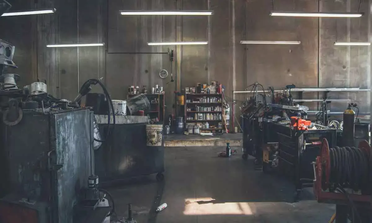 Indias Industrial Engine Sputters: Growth Hits 9-Month Low Amidst Rain and Sluggish Demand