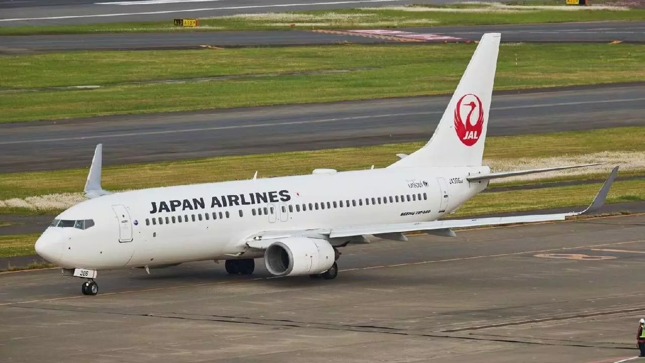 Passengers Panic as Japan Airlines Boeing 737 Rapidly Descends 26,000 ft — Some Write Wills Mid-Flight Passengers Panic as Japan Airlines Boeing 737 Rapidly Descends 26,000 ft — Some Write Wills Mid-Flight