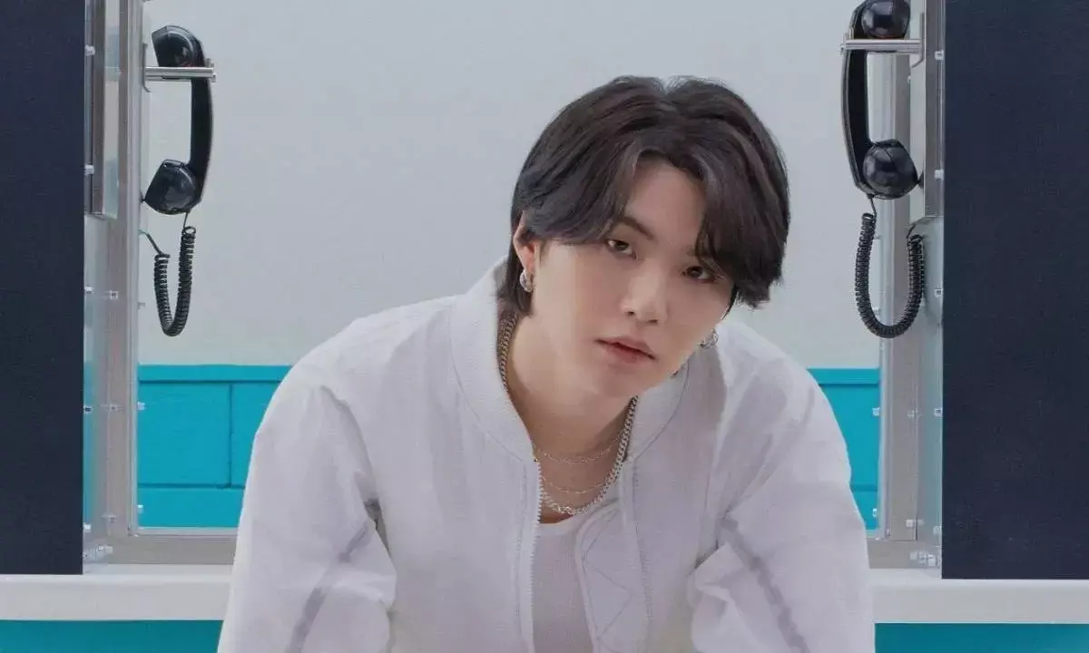Did BTS’ SUGA Get Injured During Military Service? Fans Spot Alleged Scar During Livestream Did BTS’ SUGA Get Injured During Military Service? Fans Spot Alleged Scar During Livestream