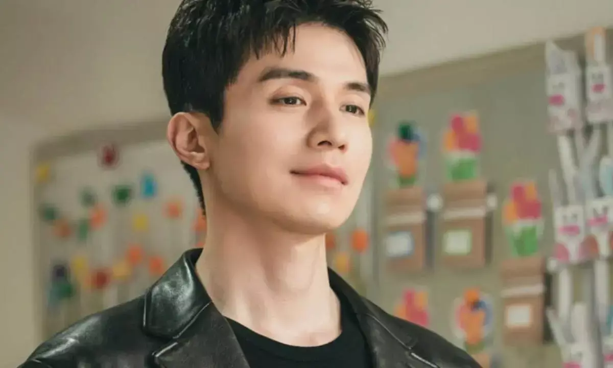 Lee Dong Wook Responds to ‘Disturbed’ Fans on Messaging App: “Why Not Just Unsubscribe?” Lee Dong Wook Responds to ‘Disturbed’ Fans on Messaging App: “Why Not Just Unsubscribe?”