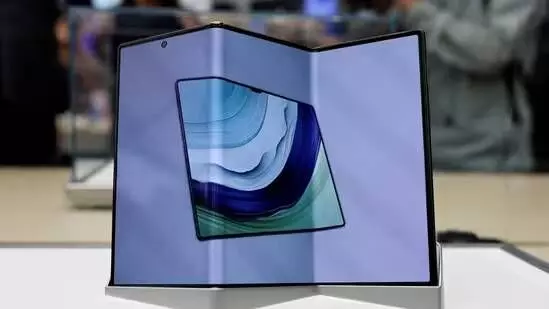 Samsung Galaxy Tri-Fold Phone Leaked via One UI 8 Animations – Launch Expected Soon Samsung Galaxy Tri-Fold Phone Leaked via One UI 8 Animations – Launch Expected Soon