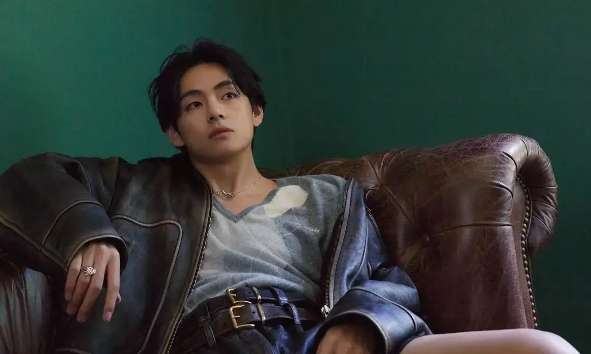 BTS’s V Receives Dual Invitation from Anna Wintour to Vogue World: Hollywood During Paris Fashion Week