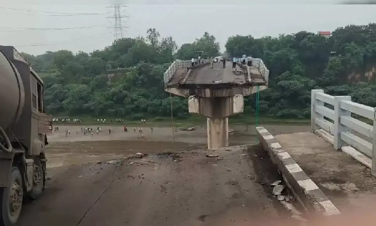 Gambhira Bridge Collapses in Gujarat: 9 Dead, Multiple Vehicles Plunge into Mahisagar River