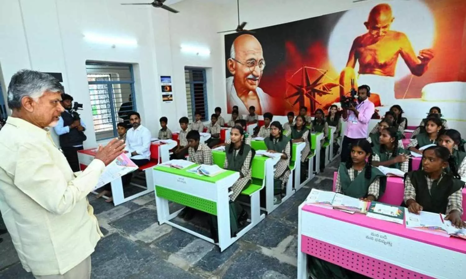 Naidu takes time to teach school kids Naidu takes time to teach school kids