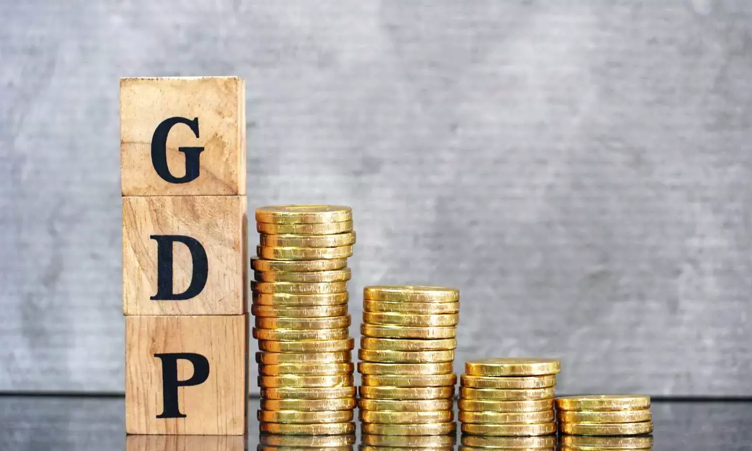 Japan Economy Faces Slowdown: Exports Plunge, Growth Slips