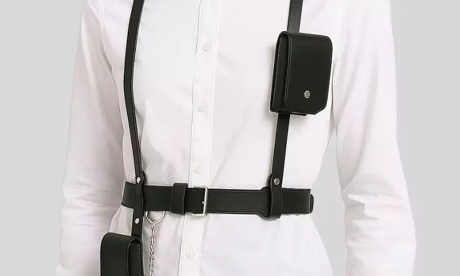 Comment Styliser un Harnais en Cuir : Le Guide Complet pour les Femmes Audacieuses