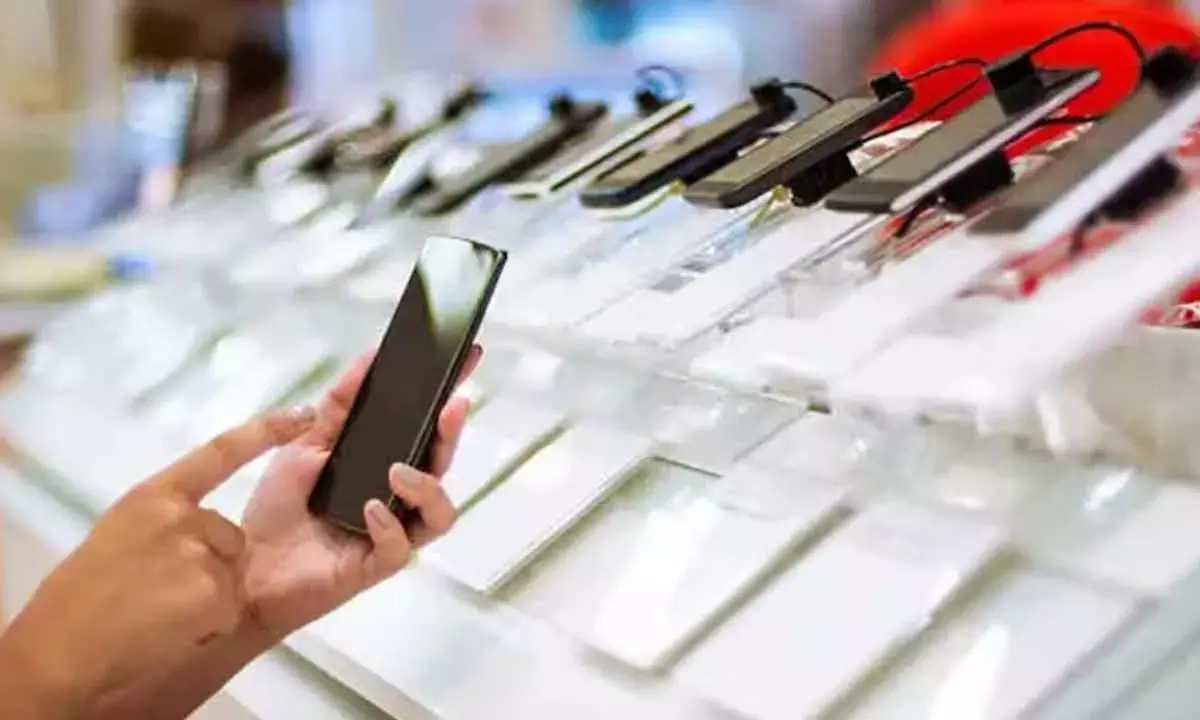 Indias Smartphone Market Roars Back in Q2 2025; Vivo Claims Top Spot Indias Smartphone Market Roars Back in Q2 2025; Vivo Claims Top Spot