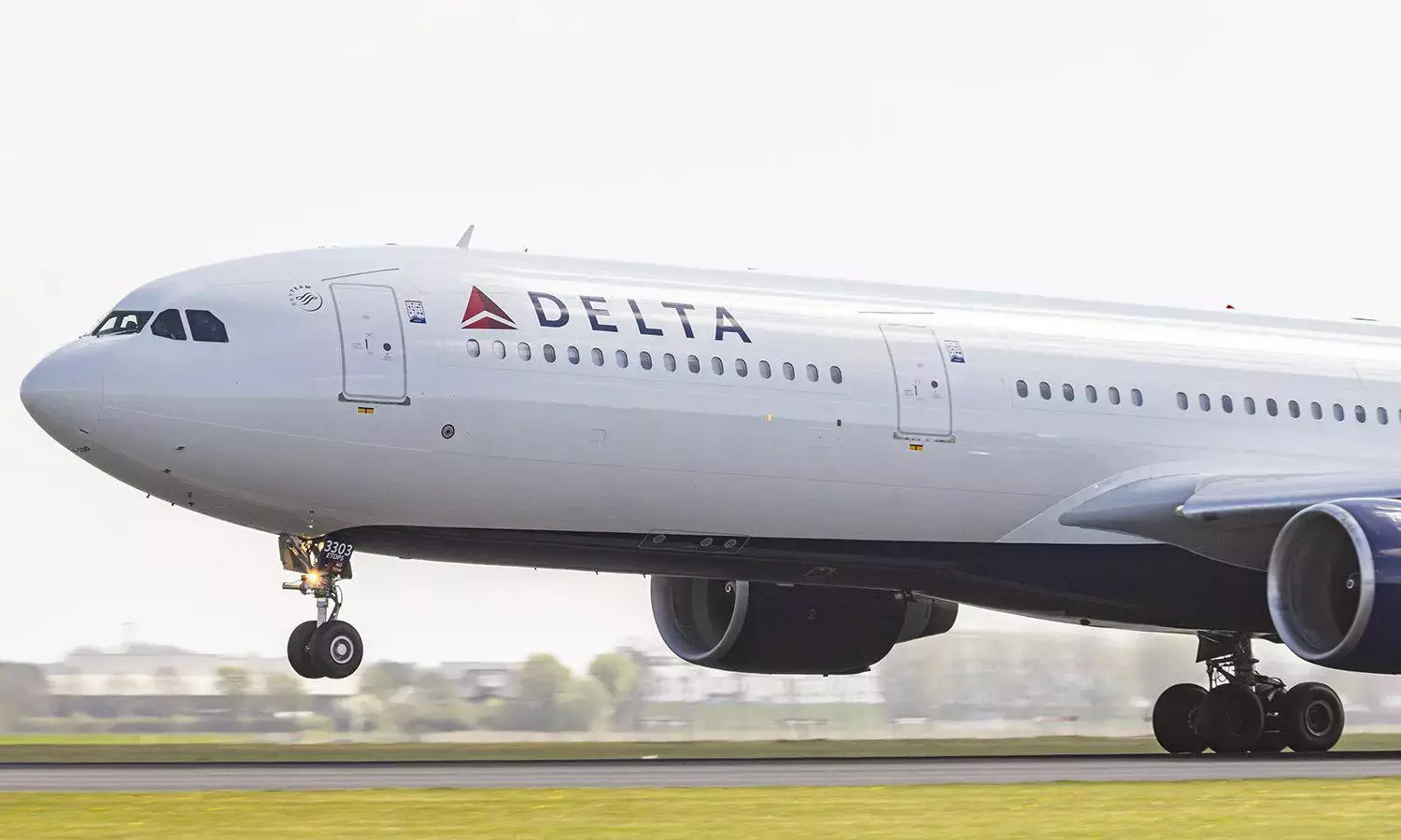 Delta Flight Emergency: 25 Injured by Severe Turbulence on Amsterdam-Bound Aircraft Delta Flight Emergency: 25 Injured by Severe Turbulence on Amsterdam-Bound Aircraft