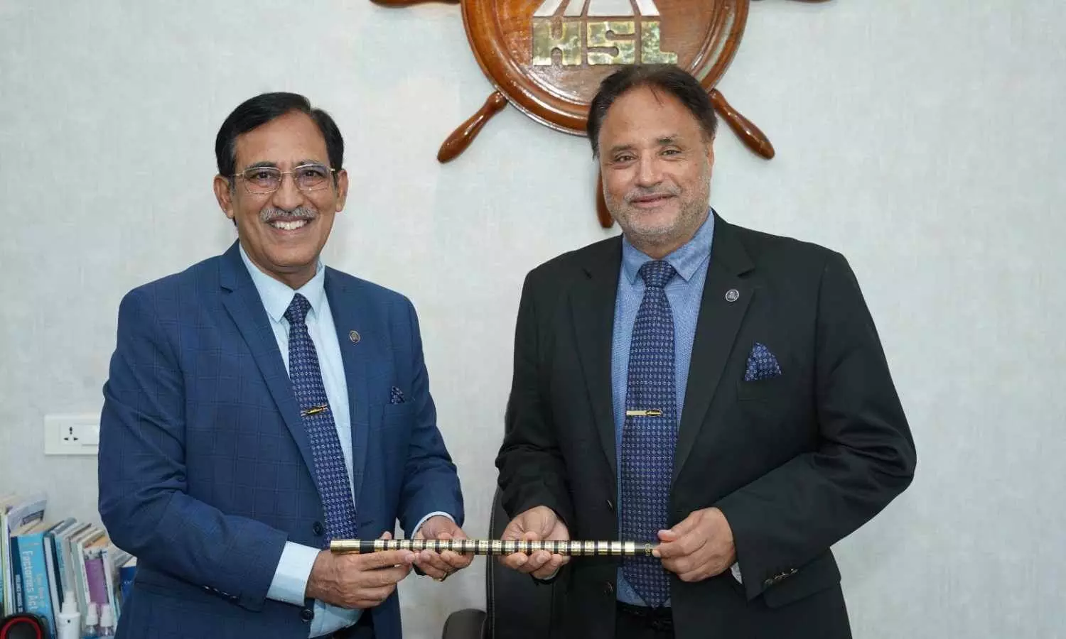 Girideep Singh takes over additional charge as HSL CMD