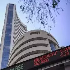 LIC’s ₹25,000 Crore Stock Reshuffle: Bigger Bets on Reliance, TCS, Defence; Major Exits Include HDFC Bank, ICICI