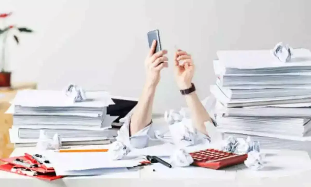 Reddit Post on Indian Manager Forcing Weekend Work Raises Concerns About Overtime Abuse