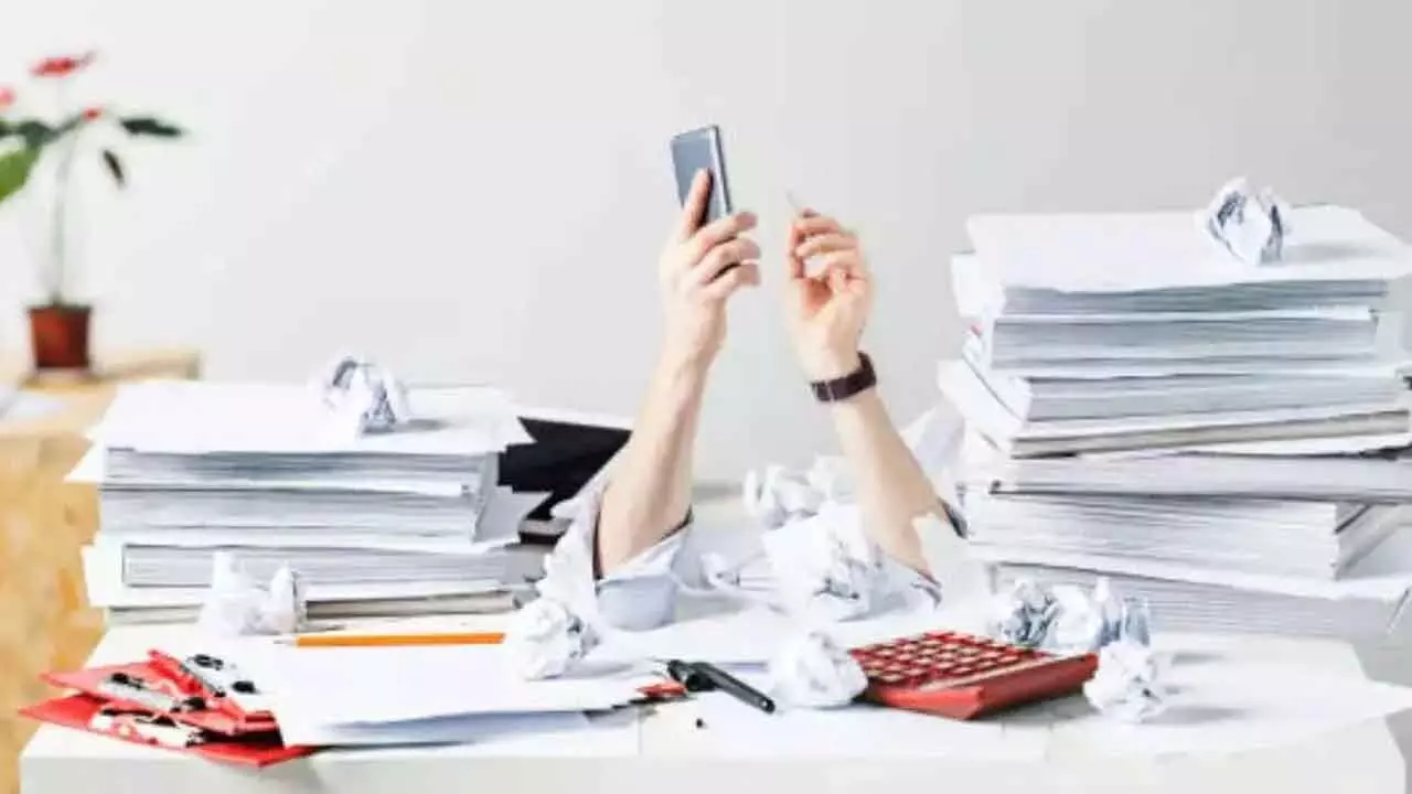 Reddit Post on Indian Manager Forcing Weekend Work Raises Concerns About Overtime Abuse