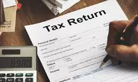 Income Tax Filing 2025: Should You Hire an Expert or Do It Yourself? Pros & Cons Explained