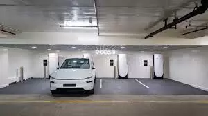 Tesla Opens Second Showroom in India with V4 Superchargers at Delhi’s Aerocity
