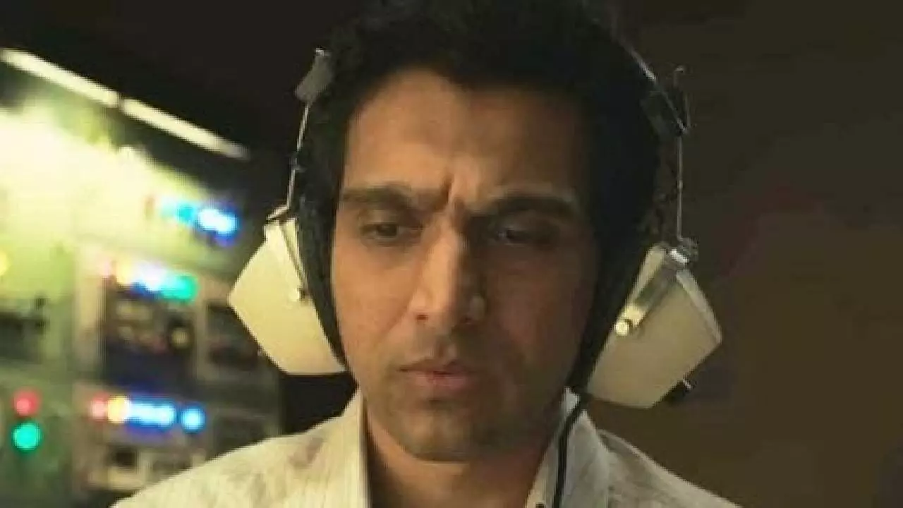 ‘Saare Jahan Se Accha’ Review: Pratik Gandhi’s Spy Thriller Suffers in Translation ‘Saare Jahan Se Accha’ Review: Pratik Gandhi’s Spy Thriller Suffers in Translation