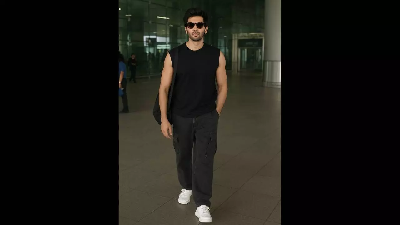 BTS’ V Throws First Pitch in PR Clothing Style — Kartik Aaryan Makes a Fashionable Debut with Same Designer Connection BTS’ V Throws First Pitch in PR Clothing Style — Kartik Aaryan Makes a Fashionable Debut with Same Designer Connection