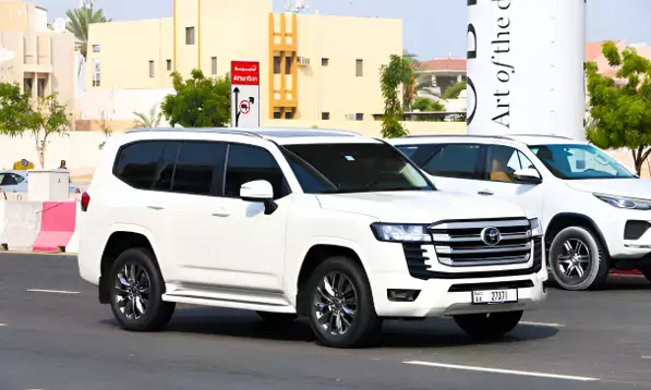 Best 7 Seater Car to Rent for Dubai Trip