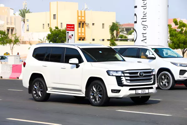 Best 7 Seater Car to Rent for Dubai Trip