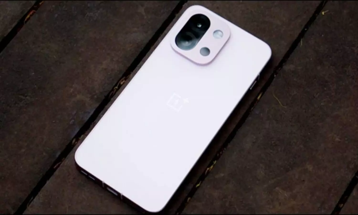 OnePlus 15 Leaked: New Design, Huge Battery, 165Hz Display Revealed OnePlus 15 Leaked: New Design, Huge Battery, 165Hz Display Revealed