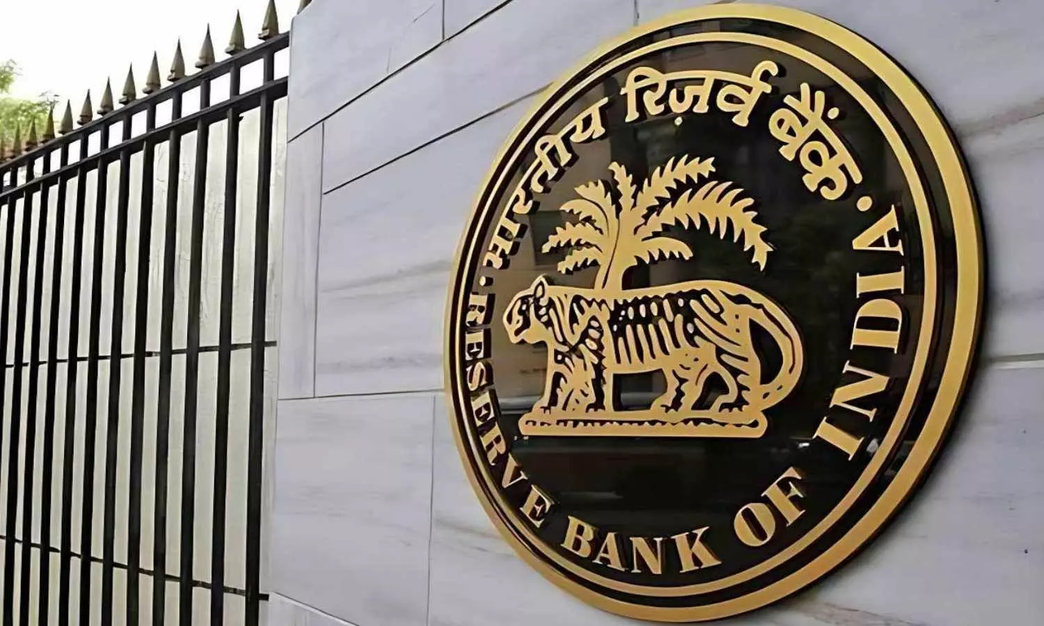 RBI under spotlight as Tata Sons listing Deadline Nears RBI under spotlight as Tata Sons listing Deadline Nears