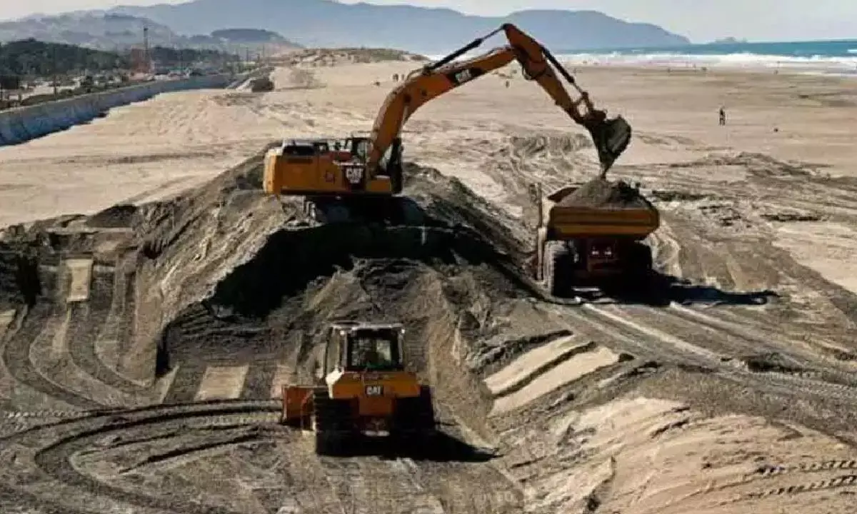 Bid to allow pvt investors to beach sands mining in AP decried