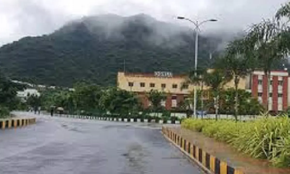 Embrace many possibilities as India emerging stronger: SC Judge to graduates