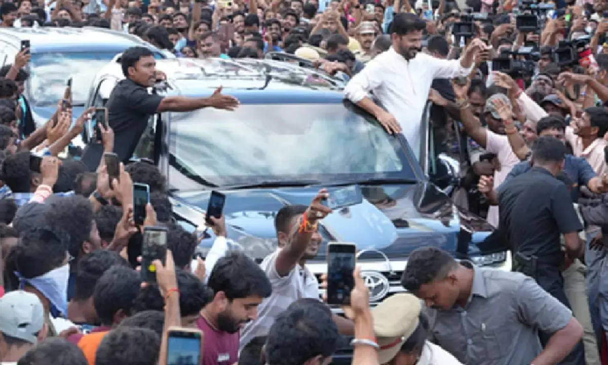 Telangana CM pats officials for peaceful Ganesh immersion