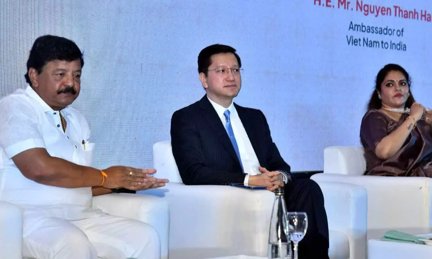 AP inks pact with Vietnam Travel Association to promote inbound tourism by Buddhists from ASEAN AP inks pact with Vietnam Travel Association to promote inbound tourism by Buddhists from ASEAN