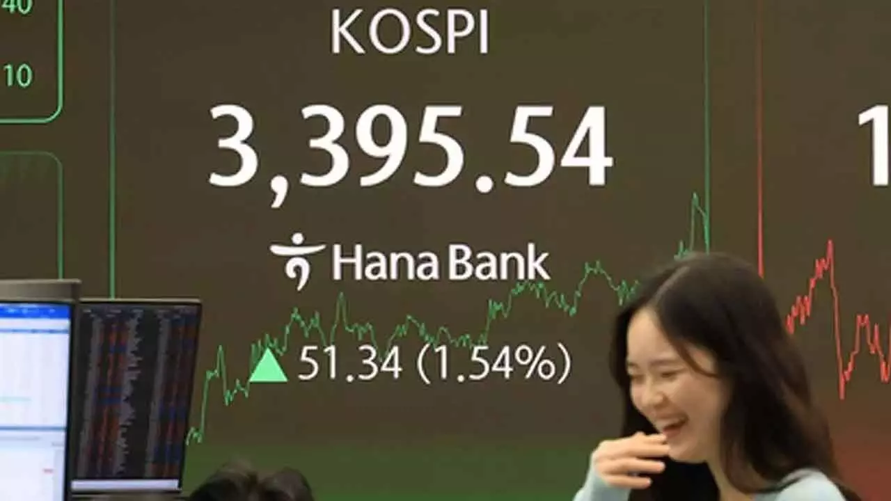 KOSPI soars to new record high on chip rally, US rate cut hopes KOSPI soars to new record high on chip rally, US rate cut hopes