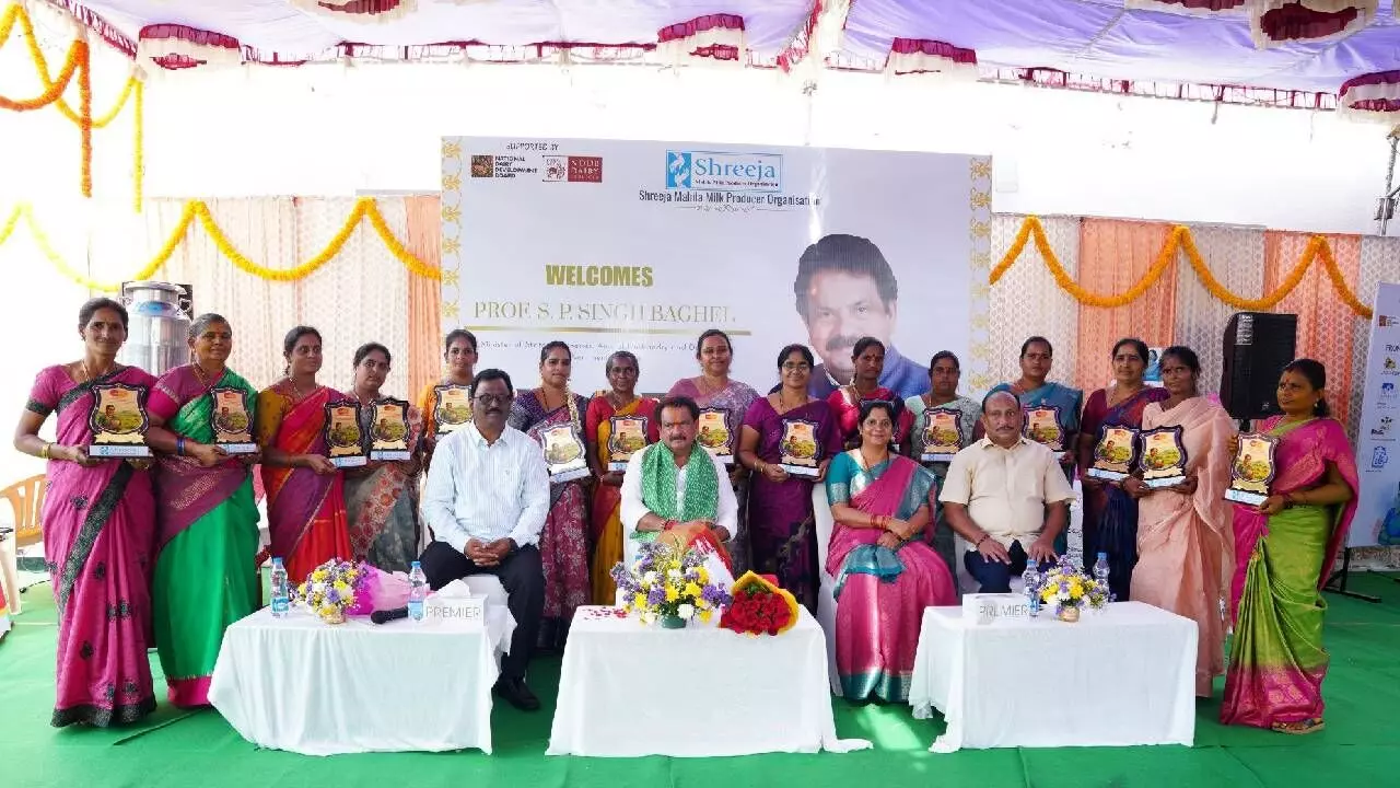 Union Minister lauds Lakhpathi Didis Union Minister lauds Lakhpathi Didis