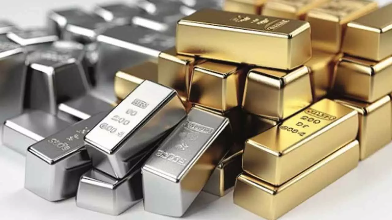 Gold falls Rs 500, silver climbs Rs 300 to fresh peak