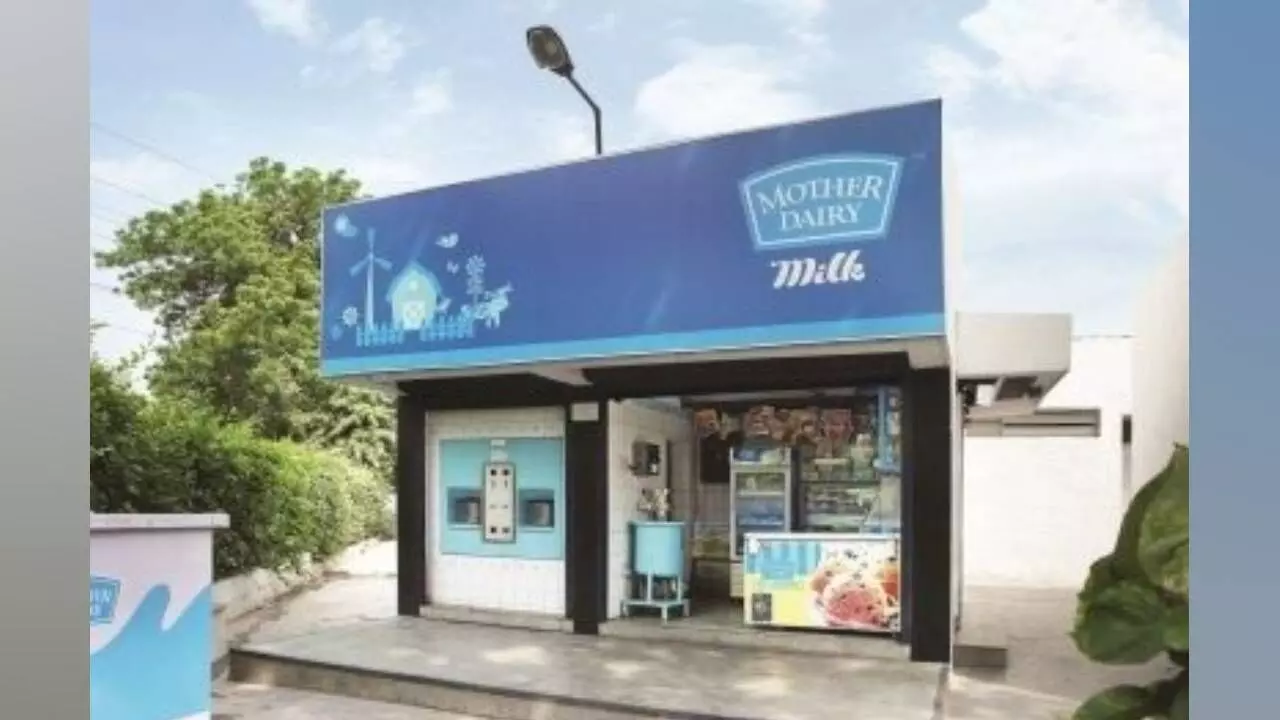 Mother Dairy cuts milk price by `2/litre Mother Dairy cuts milk price by `2/litre
