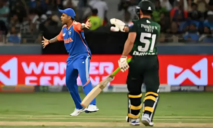 India vs Pakistan, Asia Cup 2025 Super 4 Live: Abhishek Drops Sahibzada Farhan Early, Pakistan Off to Steady Start India vs Pakistan, Asia Cup 2025 Super 4 Live: Abhishek Drops Sahibzada Farhan Early, Pakistan Off to Steady Start
