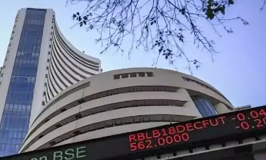 IT Stocks Fall for Third Straight Day on H-1B Fee Hike; Sensex Drops 386 Points, FIIs Continue Selling