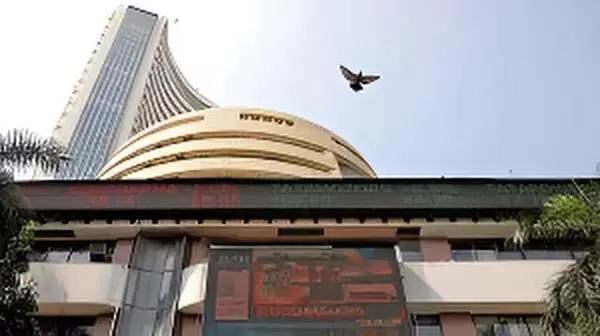 Stock Market LIVE: Sensex Drops 400 Points; Nifty IT, Metal, Pharma, SMIDs Slip; Vi Plunges 7%