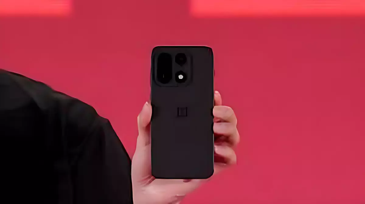 OnePlus 15 Announced: World’s First Smartphone with Snapdragon 8 Elite Gen 5