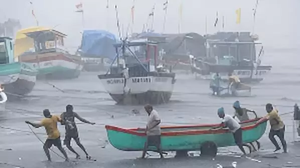 Cyclone Shakti Live Tracker: Storm Weakens and Moves Away from Maharashtra, Minimal Impact in Gujarat