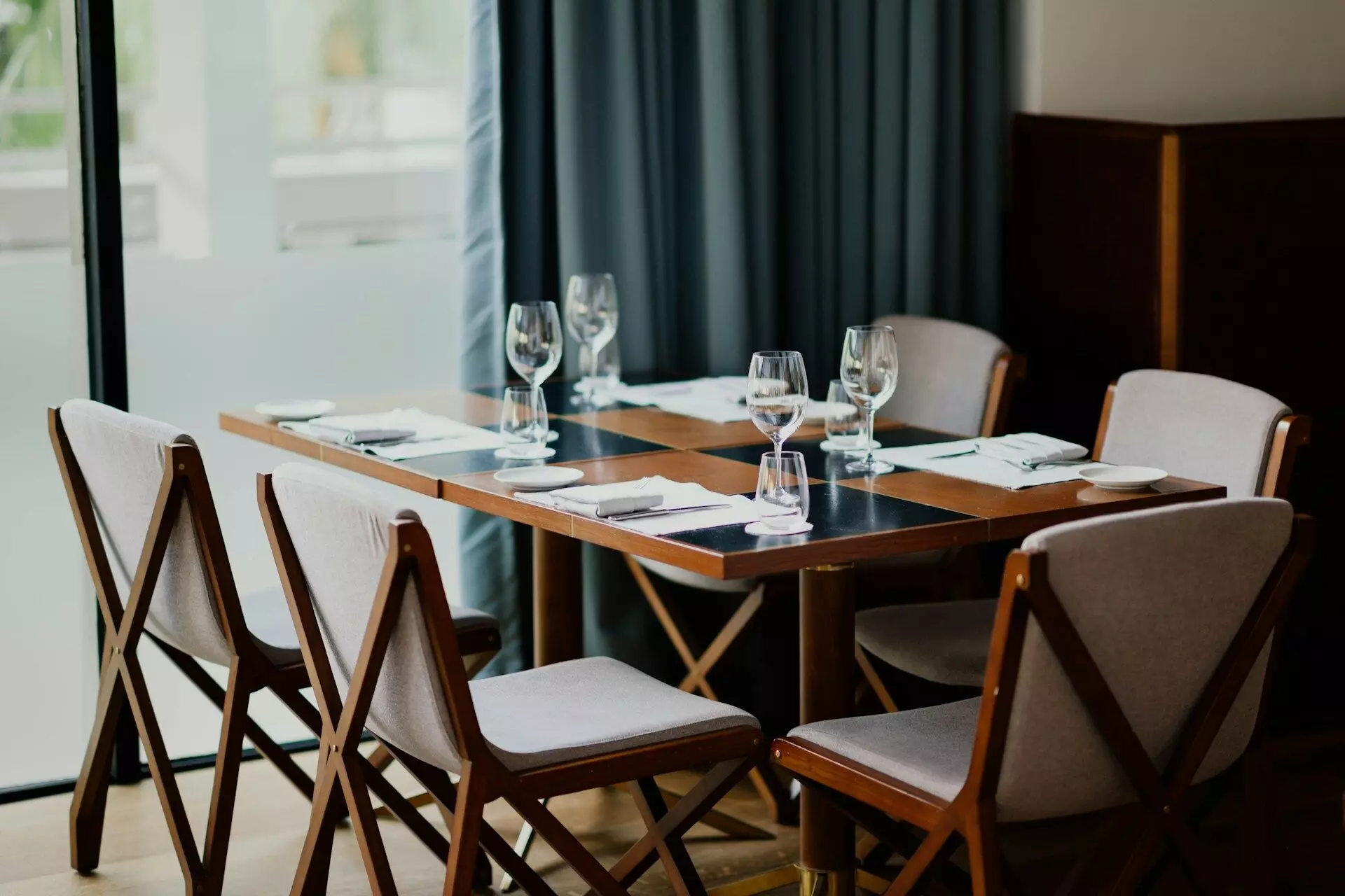 HOW DO YOU CHOOSE THE CORRECT RESTAURANT CHAIRS FOR YOUR BUSINESS