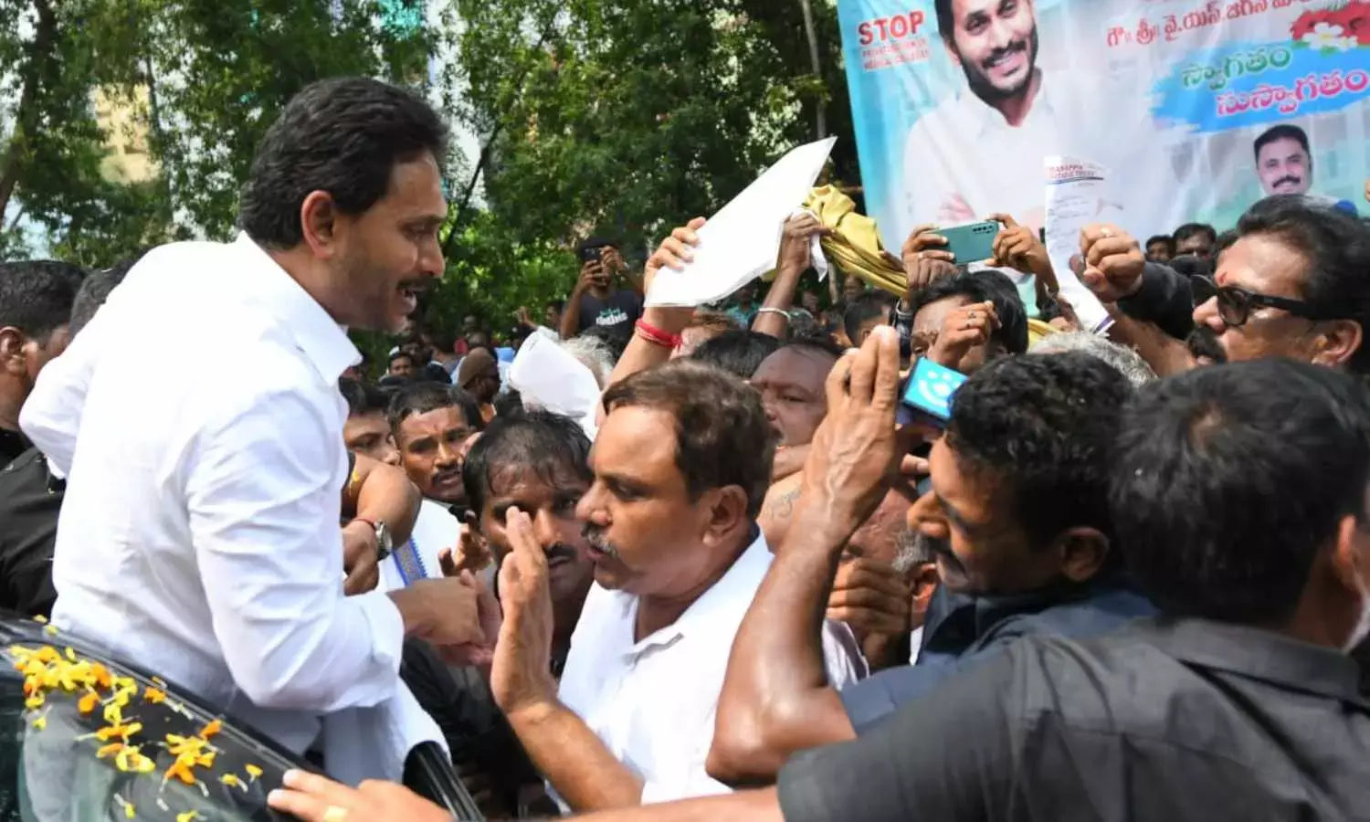 YSRCP will stand by VSP workers, says Jagan