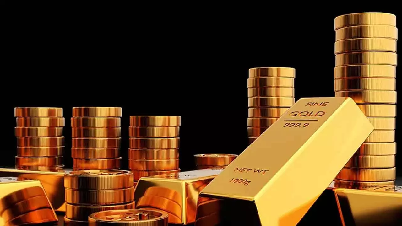 Gold breaches $4K mark in international markets