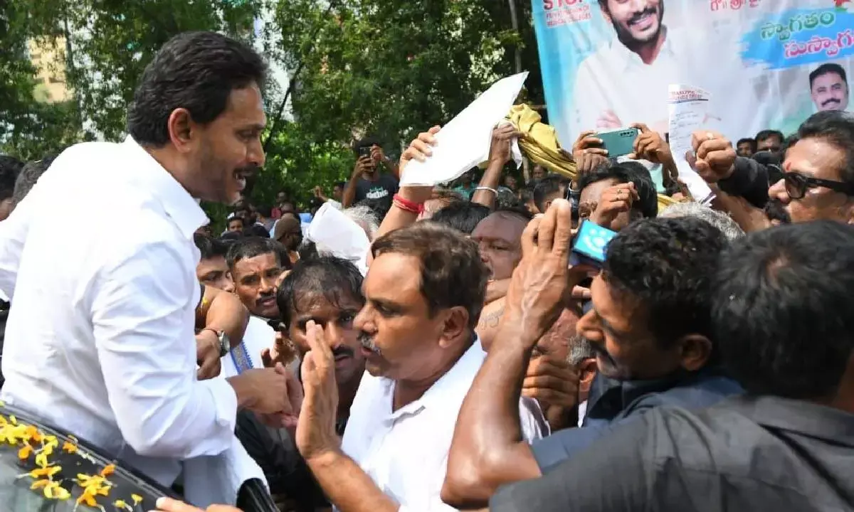 YSRCP will stand by VSP workers, says Jagan