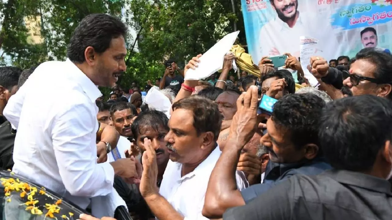 YSRCP will stand by VSP workers, says Jagan YSRCP will stand by VSP workers, says Jagan